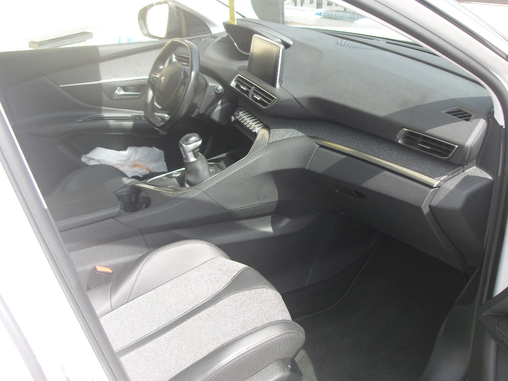 NEW PEUGEOT 3008 1.6 HDI 120CV ALLURE